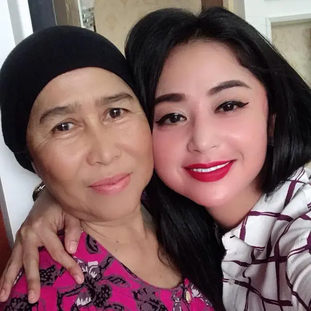 Momen Kebersamaan 5 Pedangdut Tanah Air Dengan Mertua
