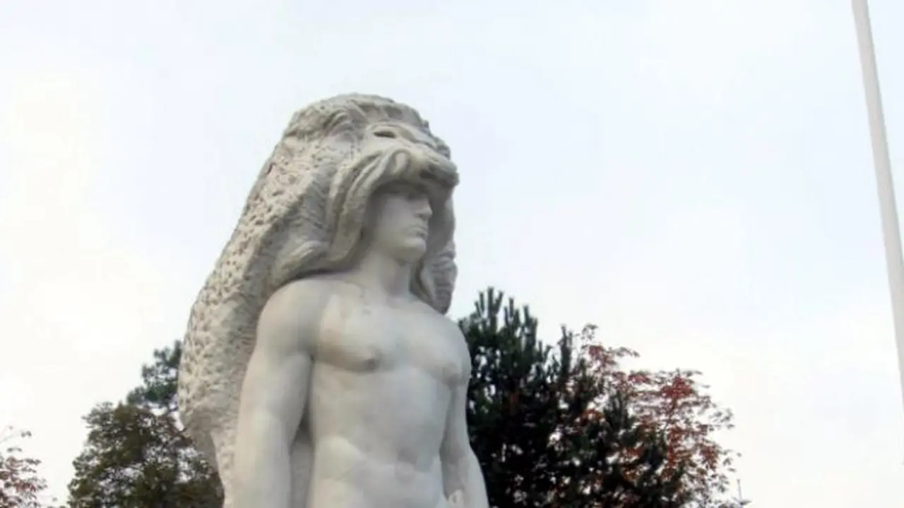 Penis Patung Hercules di Perancis Sering Dicuri, Kenapa?