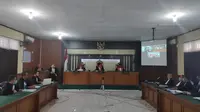 Sidang perkara korupsi yang digelar secara virtual di Pengadilan Tindak Pidana Korupsi Pekanbaru. (Liputan6.com/M Syukur)