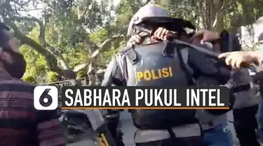 Belakangan viral video sejumlah aparat berpakaian preman dipukul polisi Sabhara yang mengamankan seorang mahasiswa di Jambi.