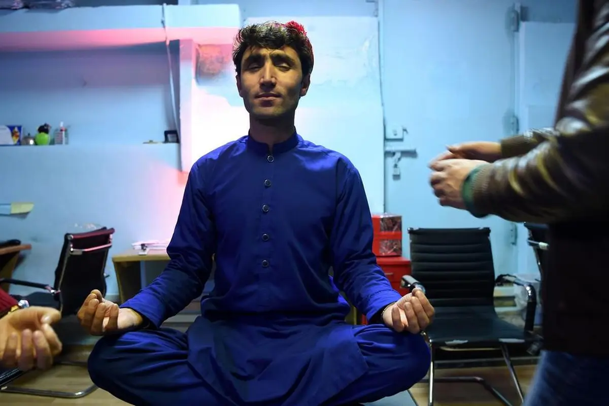 Abdul Salam Maftoon dari Provinsi Badakhshan di timur laut Afghanistan yang disebut mirip PM ganteng Kanada Justin Trudeau. (AFP)