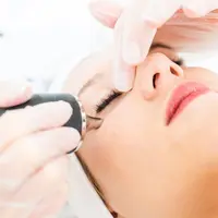 Ilustrasi laser wajah. (Foto: inStyle.com)