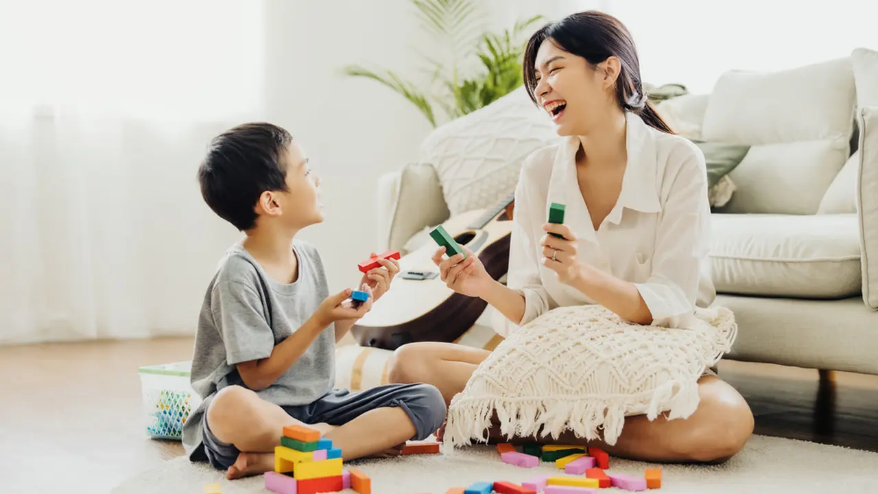ilustrasi seorang ibu bersama anak laki-lakinya