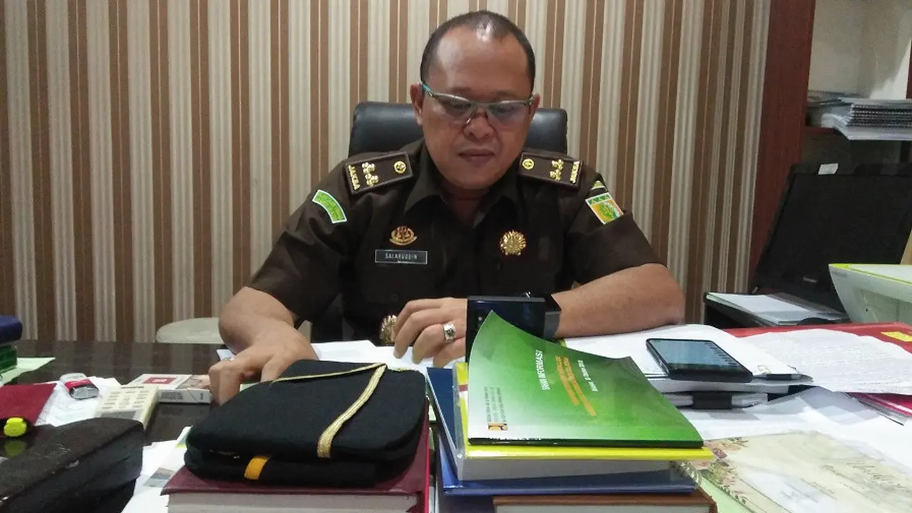 Kepala Seksi Penerangan Hukum Kejati Sulsel, Salahuddin menyatakan kasus dugaan korupsi yang jerat mantan Ketua PWI Sulsel telah rampung (P21) (Liputan6.com/ Eka Hakim)