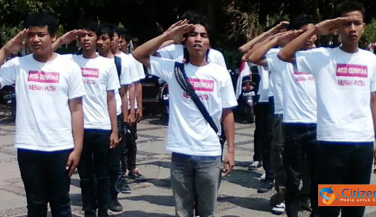 Citizen6, Blora: Sejumlah pemuda membentuk gerakan Merah Putih sebagai bentuk solidaritas kepada sesama. Mereka melakukan berbagai aksi sosial kepada warga Blora. (Pengirim: Agus Ariyanto)