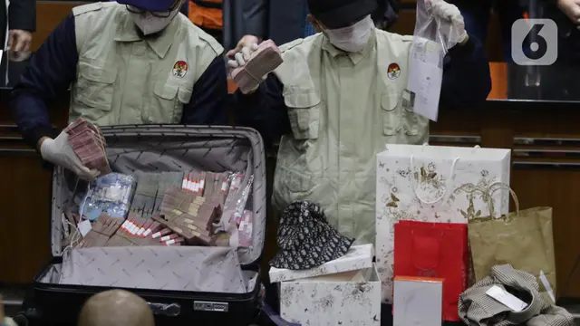 FOTO: KPK Tunjukkan Sejumlah Barang Bukti Hasil OTT Bupati Penajam Paser Utara