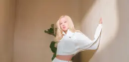 ROSÉ BLACKPINK kembali menjadi inspirasi fashion lewat tampilan terbarunya bersama PUMA Speedcat Mule (foto/dok : puma)