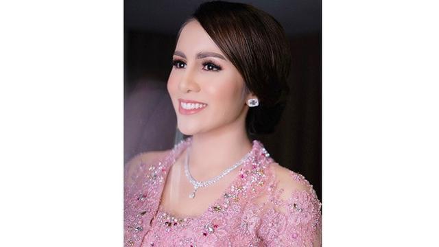 6 Gaya Momo Geisha Berdandan Bak Pejabat, Jadi Sorotan Publik