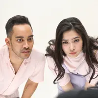 “Apa lagi istilahnya ini hal yang ditunggu banget sama orang juga ya, single pertama Isyana di album kedua. Saya juga fell a nerd to me the other that, semoga Isyana juga suka," tambah Gamaliel GAC. (Adrian Putra/Bintang.com)