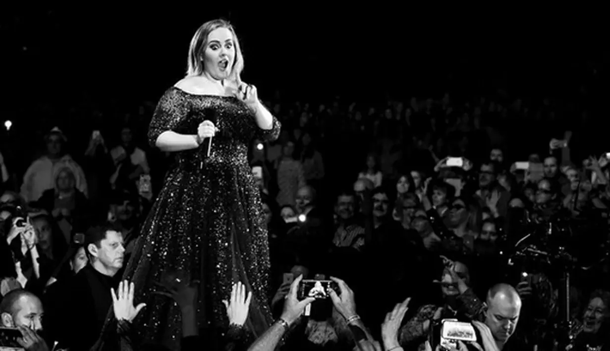Kabarnya, Adele saat itu mengajak anak-anak untuk menyaksikan pemutaran film Despicable Me 3 di Queensway. Maksud Adele saat itu adalah menghibur mereka yang baru saja tertimpa musibah. (Instagram/adele)