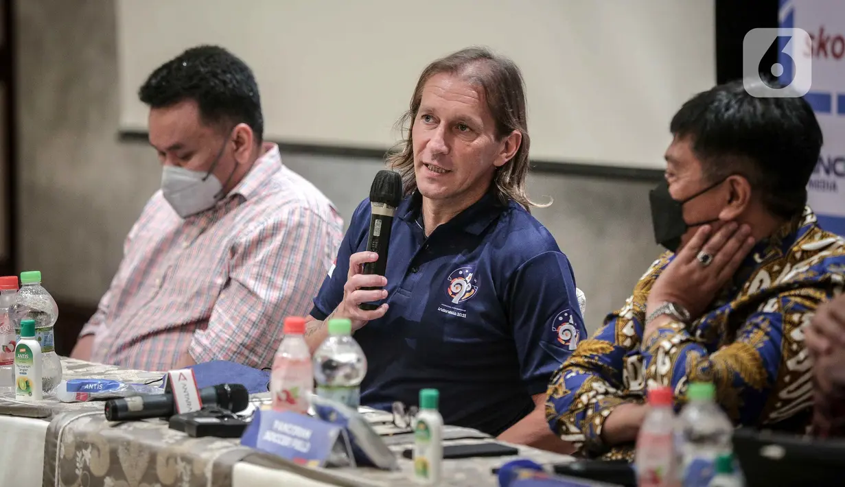 Promotor IYC 2021 Michel Salgado saat konferensi pers International Youth Championship (IYC) 2021 di Hotel Shangri-La, Jakarta, Selasa (12/4/2022). IYC 2021 akan diselenggarakan pada 13 - 19 April 2022. (Liputan6.com/Faizal Fanani)