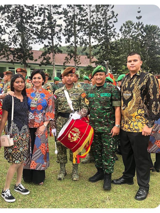 Momen Pensiun Suami Bella Saphira dari TNI (sumber: instagram/bellasaphiraofficial)