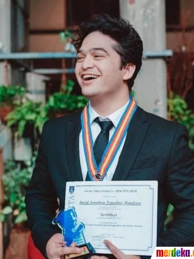 Jarang Tersorot, Ini 6 Potret David Jonathan Adik Reza Rahadian