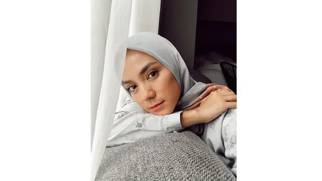 6 Potret Terbaru Enno Lerian, Mantan Penyanyi Cilik yang Jadi Tulang Punggung Keluarga