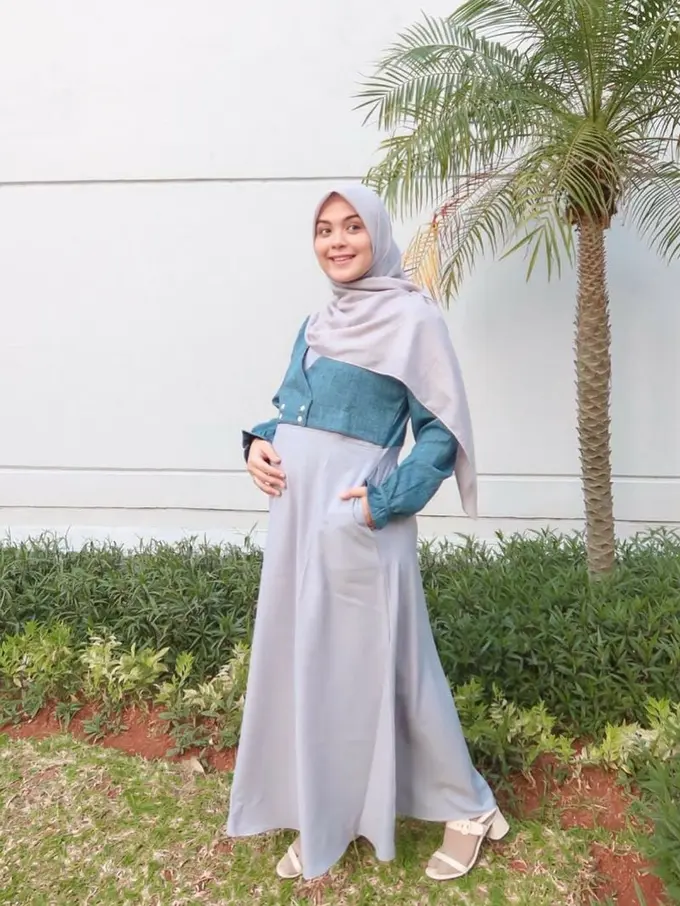 Usia Kehamilan 5 Bulan, Ini 6 Potret Vebby Palwinta Pamer Baby Bump