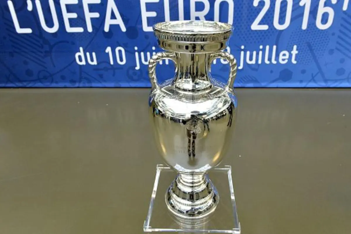 Trofi Piala Eropa 2016