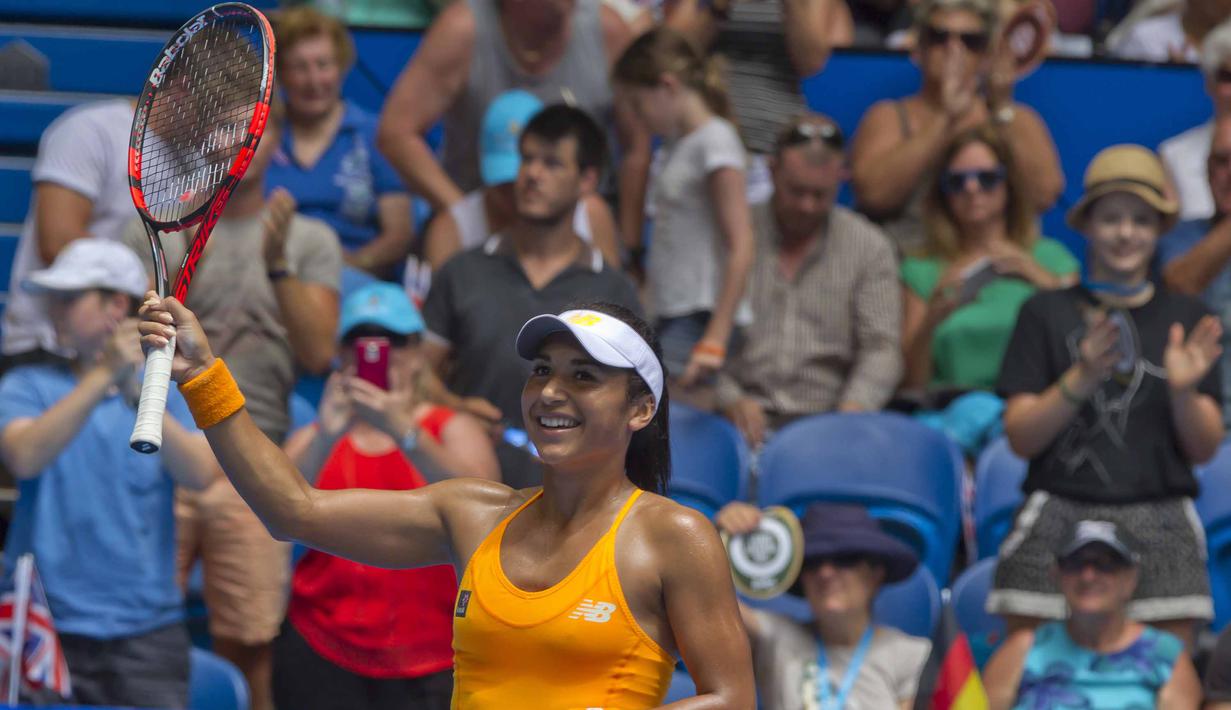 Heather Watson asal Inggris melakukan selebrasi kemenangan saat tampil pada Piala Hpman di Perth,  (7/1/2016). (AFP Photo/Tony Ashby) 