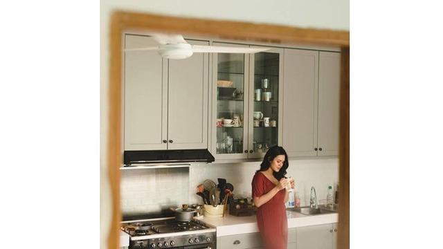 7 Penampakan Rumah Raisa dan Hamish Daud, Elegan dengan Warna Putih