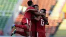 Para pemain Timnas Indonesia merayakan gol yang dicetak oleh Febri Hariyadi ke gawang Kamboja di Stadion Shah Alam, Selangor, Kamis, (24/8/2017). Indonesia menang 2-0 atas Kamboja. (Bola.com/Vitalis Yogi Trisna)