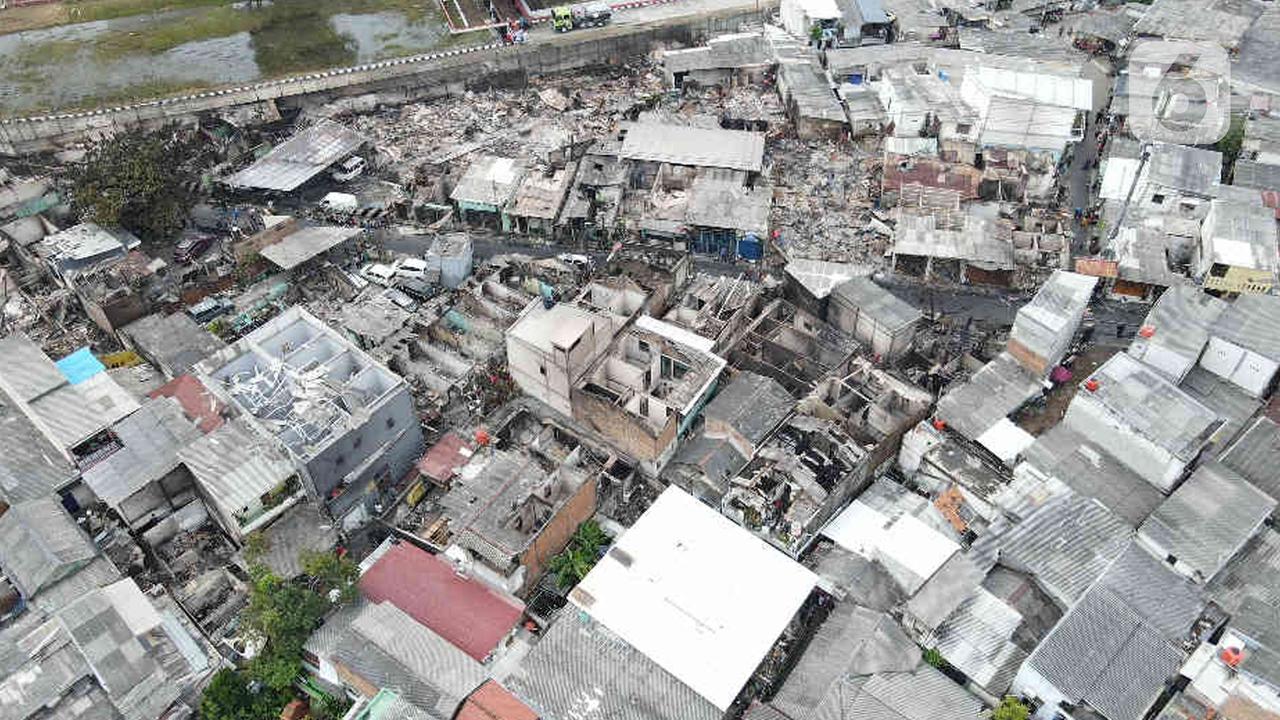 Foto udara Suasana pemukiman warga terdampak kebakaran depo Pertamina Plumpang