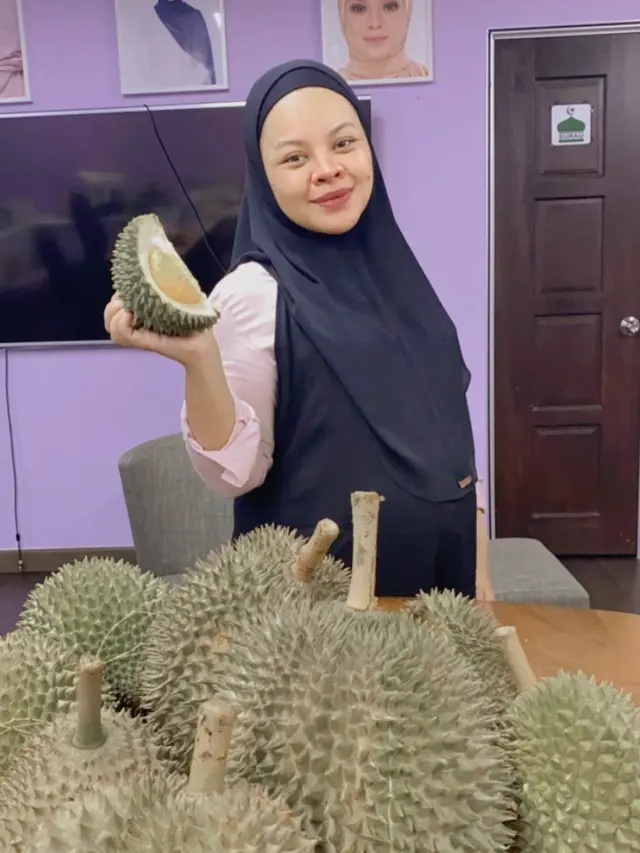Siti Sarah (https://www.instagram.com/p/CPA7_QGhzdM/)