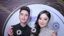 Verrel Bramasta dan Natasha Wilona usai menerima penghargaan di ajang bergengsi SCTV Awards 2017 di Studio 6 Emtek City, Daan Mogot, Jakarta Barat, Rabu (29/11/2017). (Adrian Putra/Bintang.com)