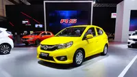 BYD Atto 1 vs Honda Brio, Pilih Mobil Listrik Canggih atau si Bensin yang Teruji?
