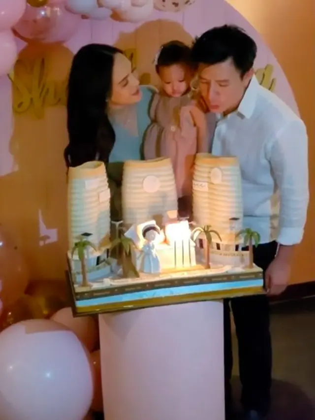 Momen Perayaan Ulang Tahun Shandy Aulia yang ke-34, Hanya Dirayakan Bertiga. (Sumber: Instagram/shandyaulia)