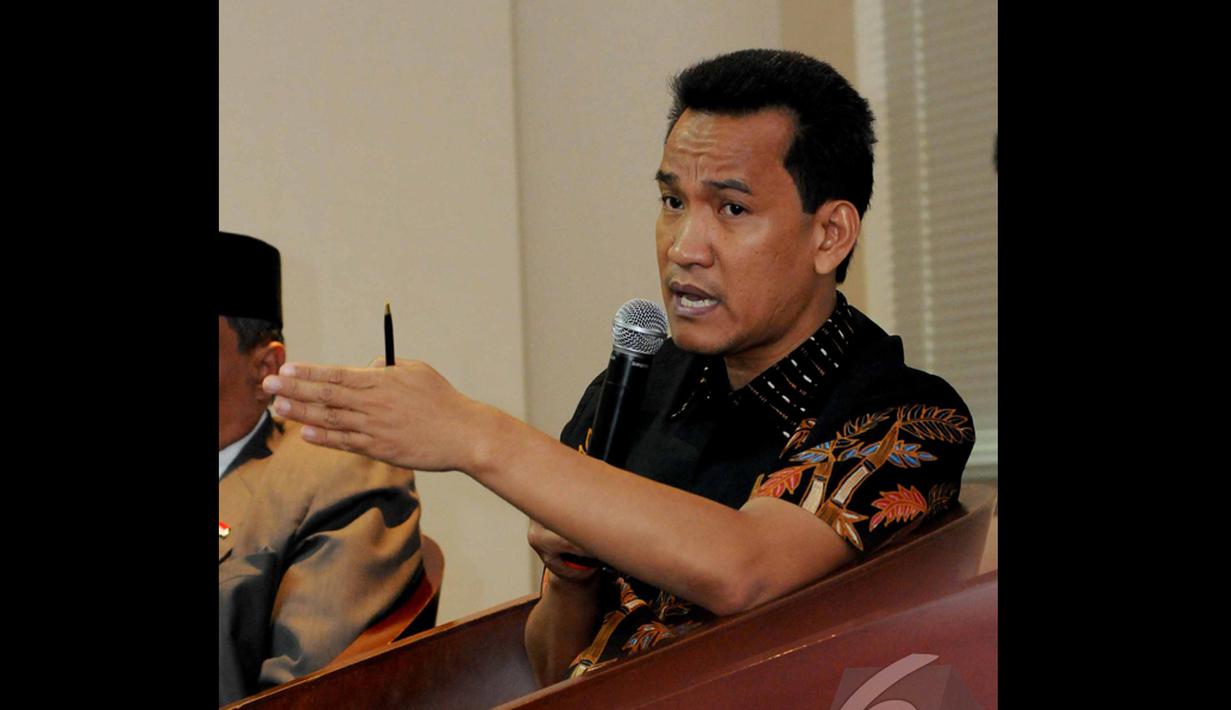 Praktisi hukum tata negara Refly Harun menegaskan, jika DPR menolak Perppu Pilkada yang diterbitkan SBY, maka akan terjadi kekosongan hukum tentang Pilkada, dan untuk itu perlu RUU pencabutan Perppu tersebut, Jakarta, Rabu (15/10/2014) (Liputan6.com/Andri
