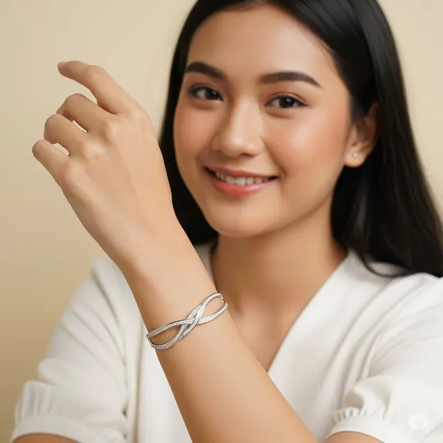Model Gelang Perak Putih Terbaru. Foto: Gemini