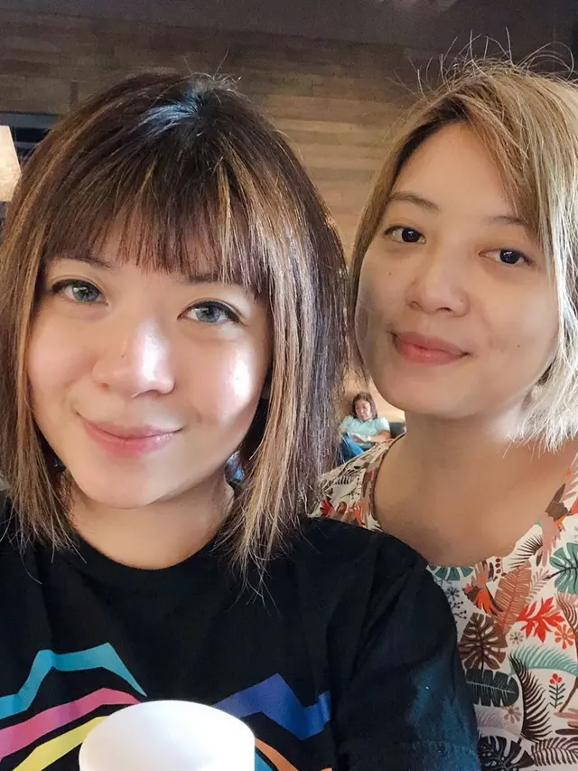 Bak Saudara Kembar, Ini 6 Potret Kompaknya Leony dan Sang Adik