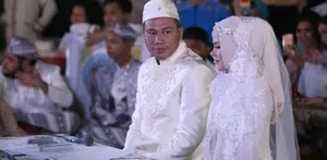 Vicky Prasetyo dan Angel Lelga baru saja resmi menjadi sepasang suami istri.