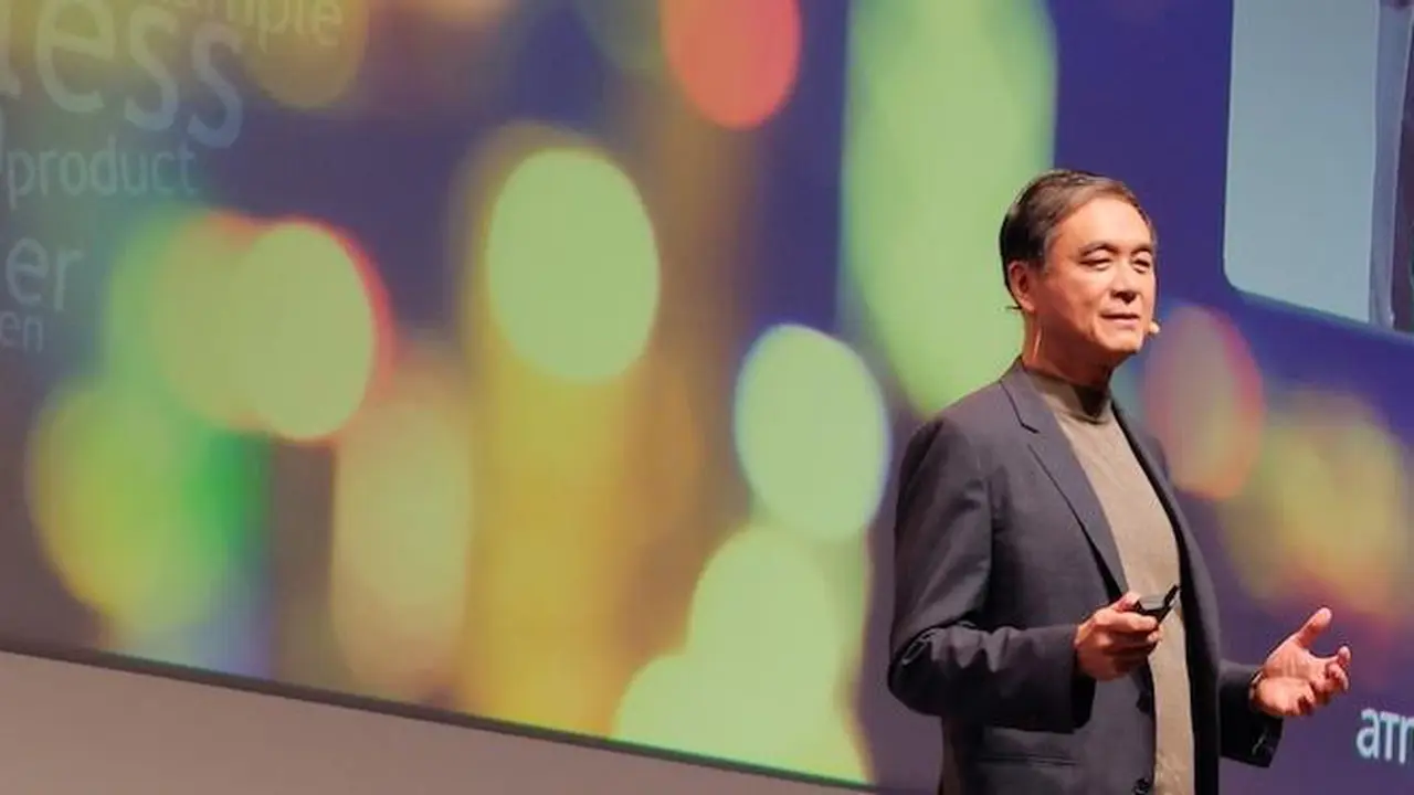 CEO Aruba, Dominic Orr saat mengisi sesi keynote pembuka APAC Atmosphere 2016 di MICE Marina Bay Sands