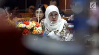 Menteri Sosial Khofifah Indar Parawansa rapat kerja dengan Komisi VIII DPR di Kompleks Parlemen, Senayan, Jakarta pada Selasa (17/10). (Liputan6.com/Johan Tallo)