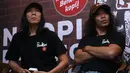 "Dari muda sudah dekat sama kopi. Album keenam ada lagu Kopi Air Hujan, Minum Aja Kopi Gue. Dan setiap tur ke daerah kami coba kopi khasnya, jadi kopi selalu masuk di riders kami," tandas Kaka. (Nurwahyunan/Bintang.com)