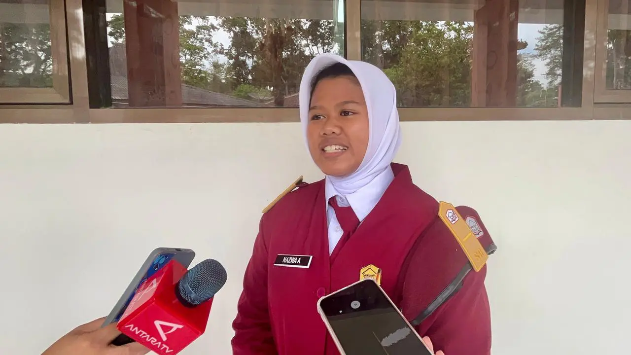 Nazwa Azzahra, siswa terbaik di Sekolah Rakyat Menengah Atas (SRMA) 15 Magelang, Jawa Tengah.