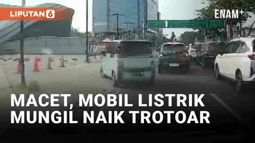 VIDEO: Duh, Mobil Listrik Mungil Nekat Naik Trotoar Saat Macet