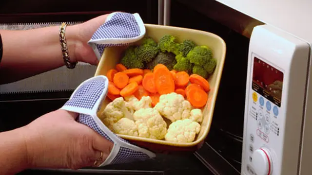 Konsumsi Sayuran yang Dipanaskan Microwave Berisiko Kanker