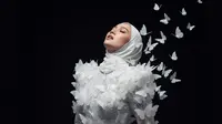 Cara Edit Foto Gaun Kupu-Kupu ala Puteri Negeri Dongeng, Ini Prompt yang Bisa Dipakai