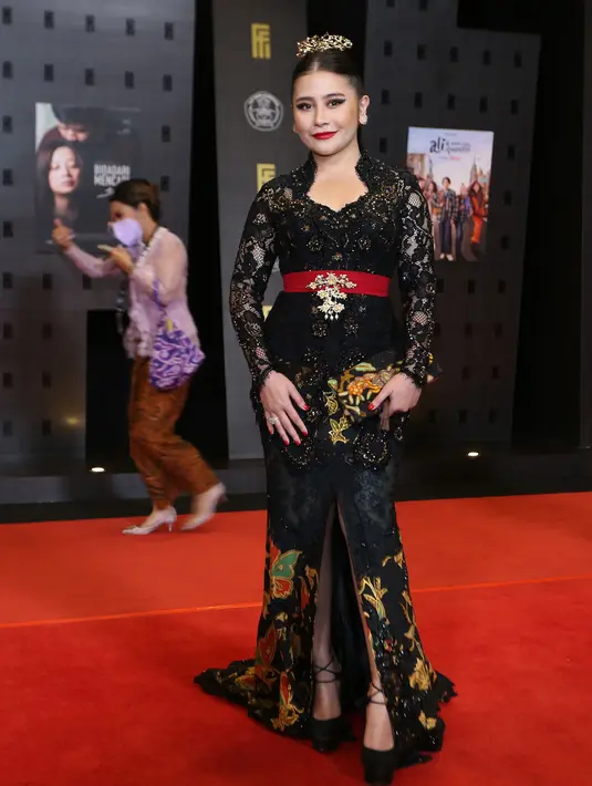 Prilly Latuconsina Red carpet FFI 2021 (Budy Santoso/© KapanLagi.com)