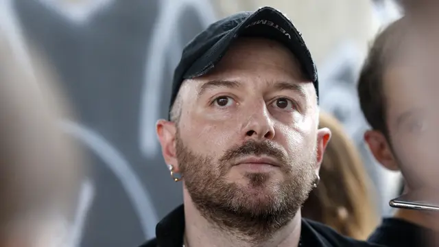 Demna Gvasalia mengucapkan selamat tinggal kepada Balenciaga setelah sepuluh tahun yang penuh inovasi dan revolusi dalam dunia mode pada Rabu, 9 Juli 2025.