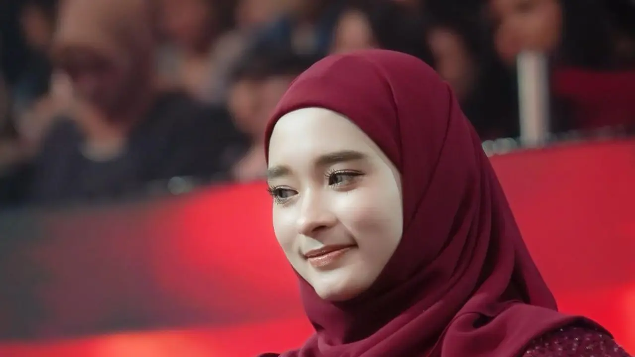 6 Potret Inara Rusli di Acara Awards, Raih Dua Penghargaan hingga Jadi Sorotan