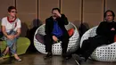   Ketua Badan Perfilman Indonesia, Kemala Atmodjo (tengah) dan Komite Film Dewan Kesenian Jakarta, Totot Indrarto (kanan) saat menghadiri konferensi pers "Film and Art Celebration" (FILARTC) 2015 di Jakarta, Selasa, (17/3/2015). (Liputan6.com/Johan Tallo)