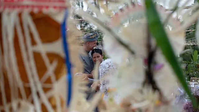 7 Momen Romantis Anggun C Sasmi dan Suami, Rayakan Ulang Tahun Pernikahan di Bali