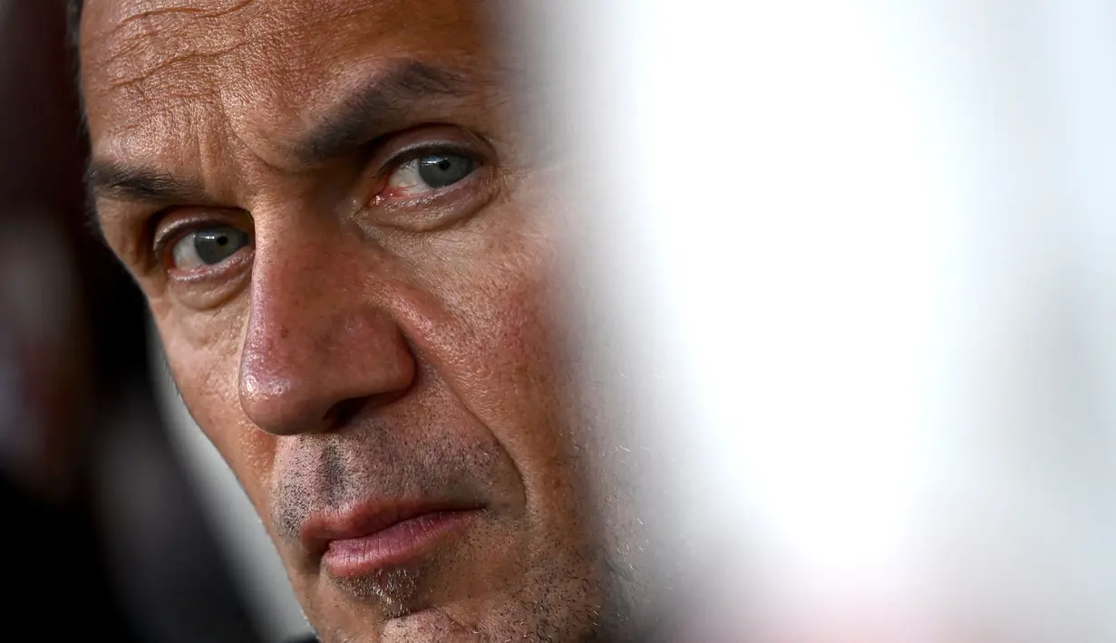 Direktur Olahraga, AC Milan, Paolo Maldini terlihat saat laga lanjutan Liga Italia 2021/2022 antara Torino melawan AC Milan di The Olympic Stadium, Turin, 10 April 2022.
(AFP/Marco Bertorello)
