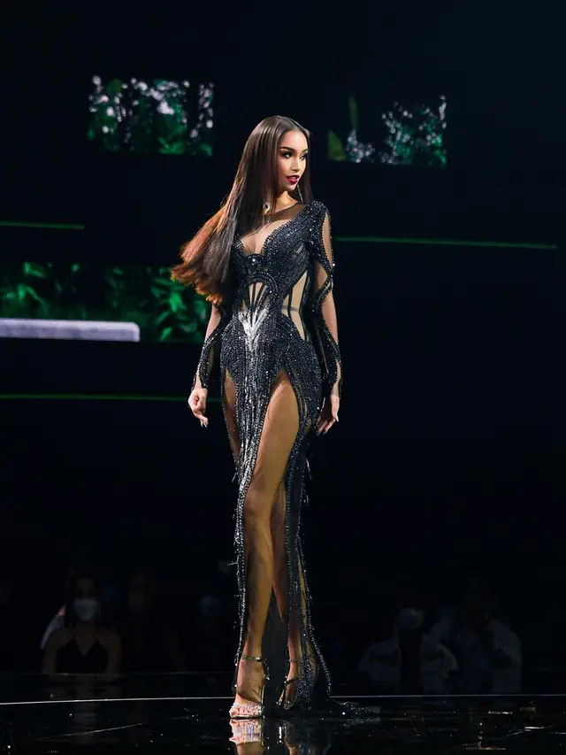 Masuk Top 10, Ini 7 Gaya Sophia Rogan di Miss Grand International 2021