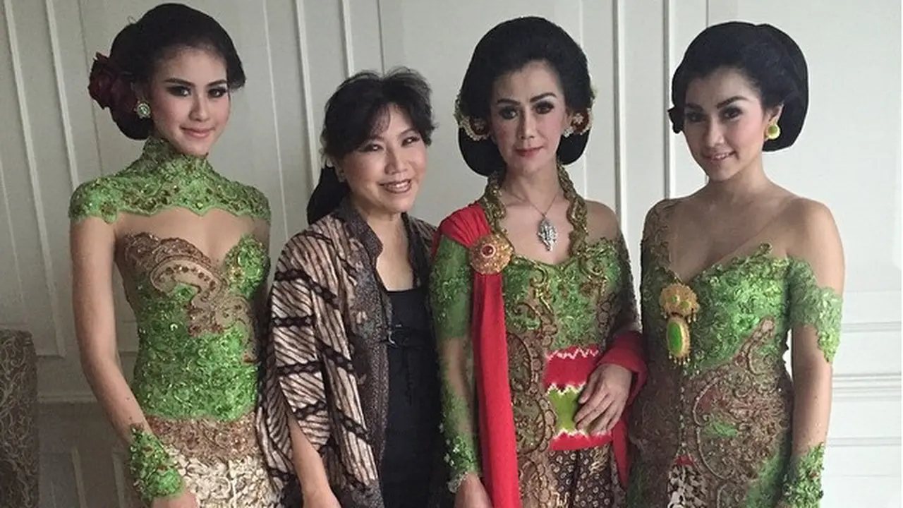 Syahnazs Tampil Cantik di Resepsi Pernikahan Raffi Ahmad