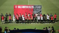 Skuad Bali United saat launching di Stadion Kapten I Wayan Dipta pada Minggu (4/8/2024). Andalkan pemain muda, Bali United tetap dengan 7 pemain. (Bola.com/Alit Binawan)
