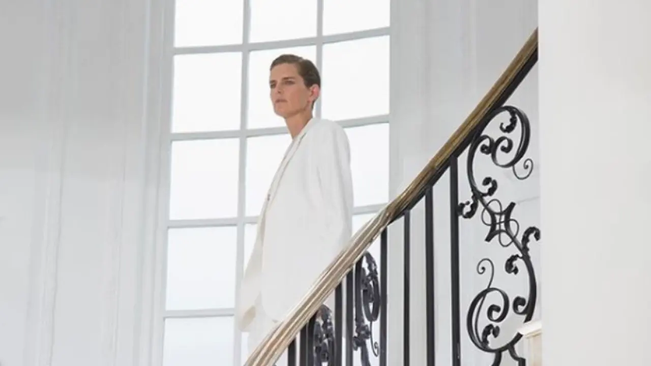 Victoria Beckham Debut London Fashion Week 2018 dengan Rayakan 10 Tahun Mereknya