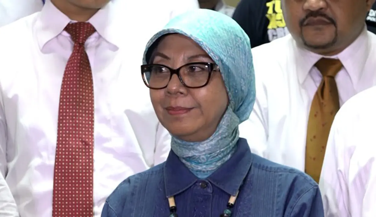 "Masih sama rutinitasnya, kerja, miting, beli sayur," ujar Kiswinar sambil terdengar tawanya. (Hasan Iskandar/Bintang.com)